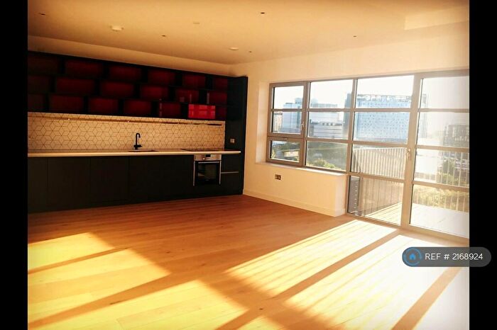 2 Bedroom Flat To Rent In Kent Building, London, E14