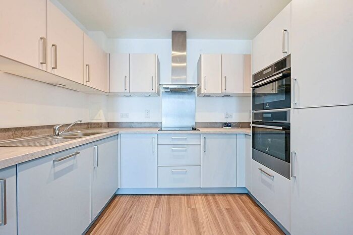 2 Bedroom Flat For Sale In Avenue Road, Acton, London, W3