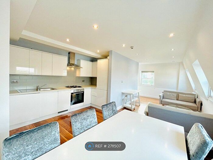 2 Bedroom Flat To Rent In Hoxton Street, London, N1