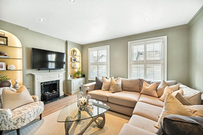 2 Bedroom Flat For Sale In Broughton Road, London, SW6