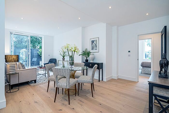 2 Bedroom Flat For Sale In Kingsbridge Avenue, London, W3