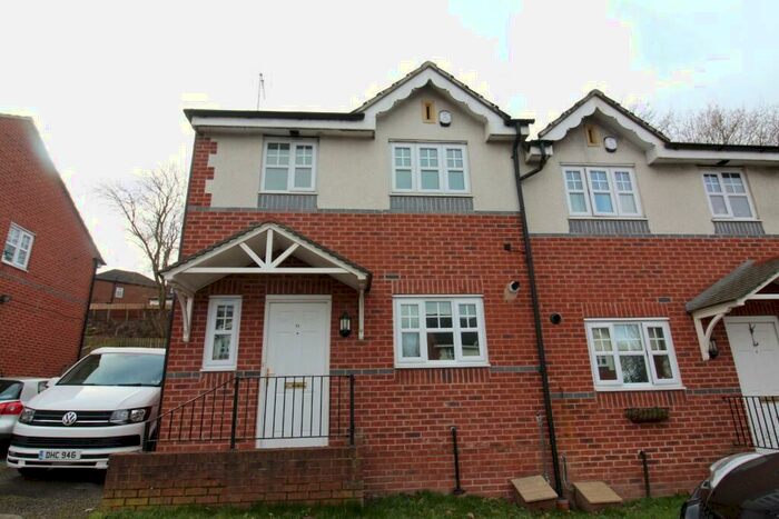 3 Bedroom House To Rent In Wyther Park Hill, Leeds, LS12