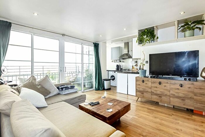 1 Bedroom Flat To Rent In Barrhill Road, London, SW2