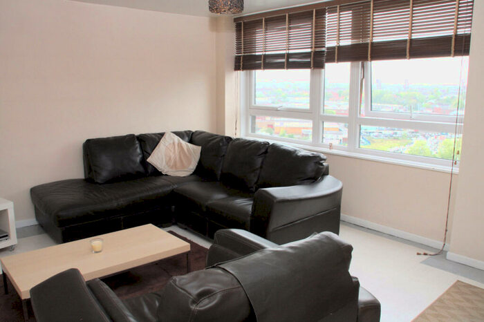 2 Bedroom Apartment To Rent In Riverbank Tower, Bridgewater Street, Salford, Greater Manchester, M3