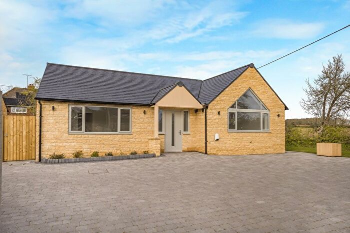 2 Bedroom Detached Bungalow For Sale In The Beeches, Cheltenham Road, Kinsham, Tewkesbury, GL20