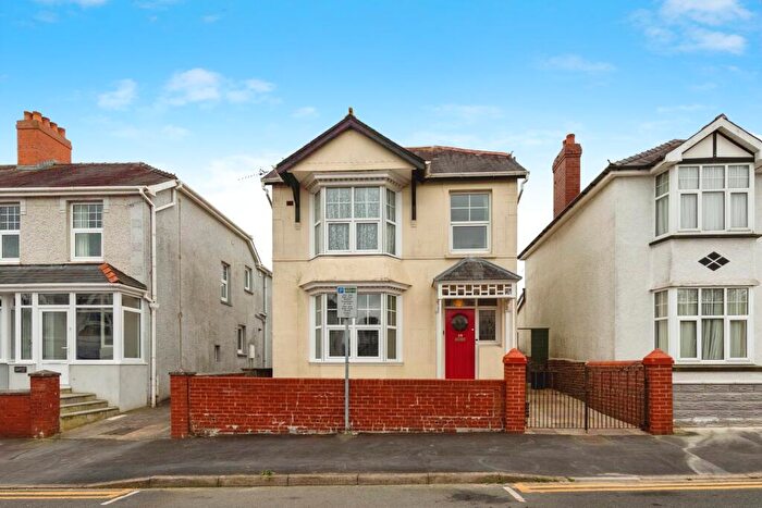 3 Bedroom Detached House For Sale In St. Davids Avenue, Carmarthen, SA31