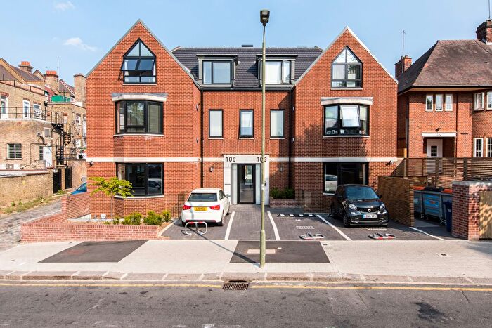 2 Bedroom Flat For Sale In Hodford Road, London, NW11