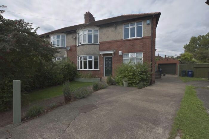 2 Bedroom Flat To Rent In Ferndene Grove, High Heaton, Newcastle Upon Tyne, NE7