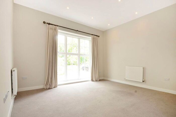 2 Bedroom Flat To Rent In Gresham Park Road, Old Woking, Woking, GU22