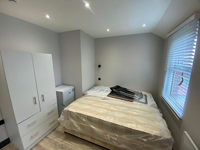 1 Bedroom Flat To Rent In Whitley Wood Road, Reading, RG2