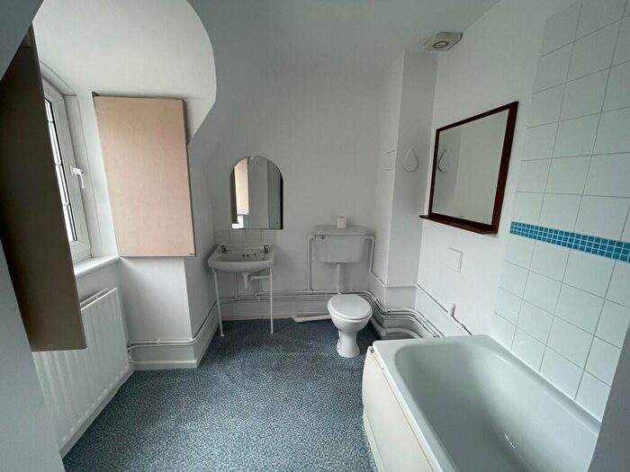 2 Bedroom Apartment To Rent In Mcmillan Street, London, SE8