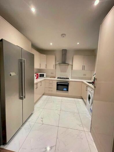 4 Bedroom Property To Rent In Kavsan Place Cranford, Hounslow TW5