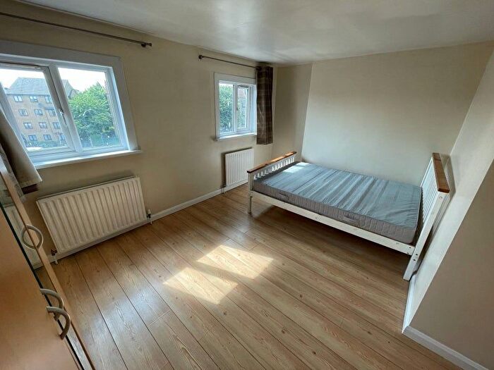 1 Bedroom Flat To Rent In Landor Road, London, SW9