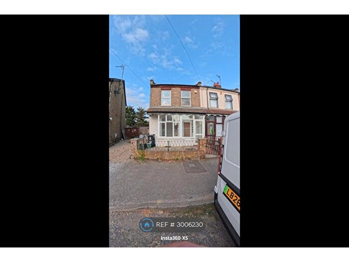 3 Bedroom End Of Terrace House To Rent In Oxford Crescent, Clacton-On-Sea, CO15