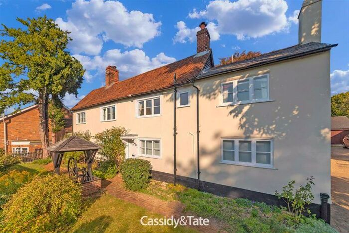 2 Bedroom Apartment To Rent In The Hill, Wheathampstead, Hertfordshire, AL4