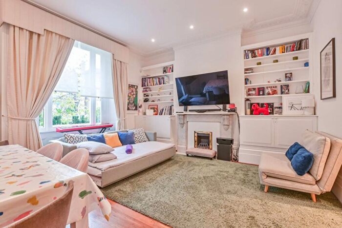 2 Bedroom Flat To Rent In Harley Road, Primrose Hill, London, NW3