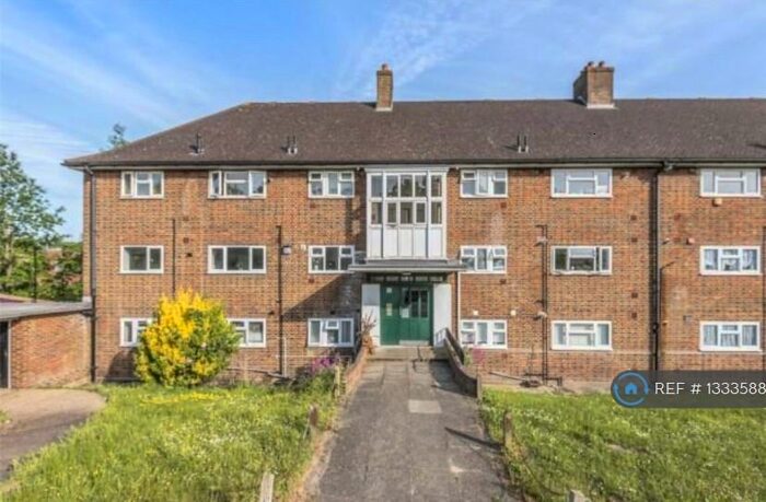 2 Bedroom Flat To Rent In South Croydon, London, CR2