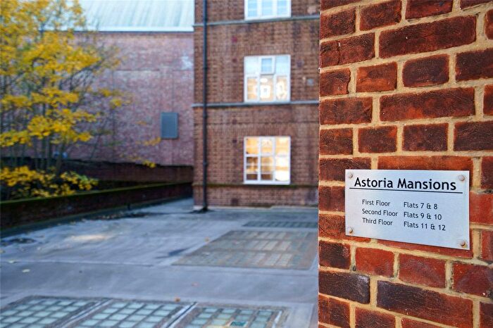 2 Bedroom Flat To Rent In Streatham High Road, London, SW16