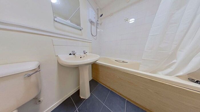 1 Bedroom Flat To Rent In Middlesex Gardens, Kinning Park, Glasgow, G41