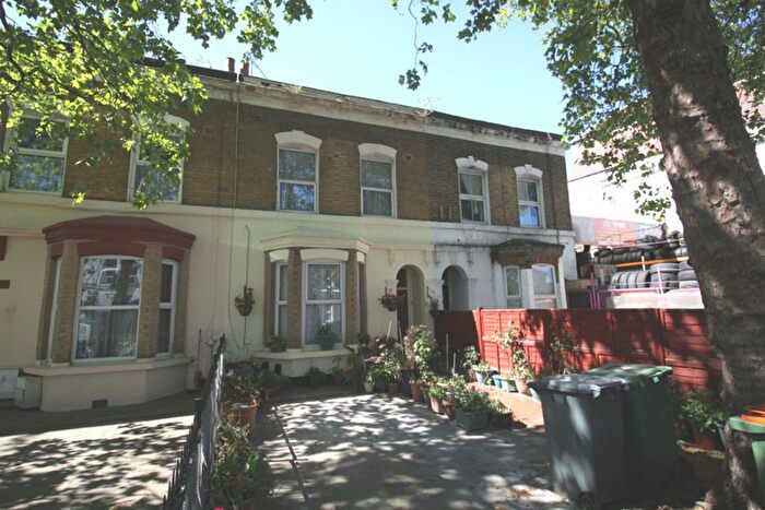 1 Bedroom Flat For Sale In Leytonstone Road, London, E15