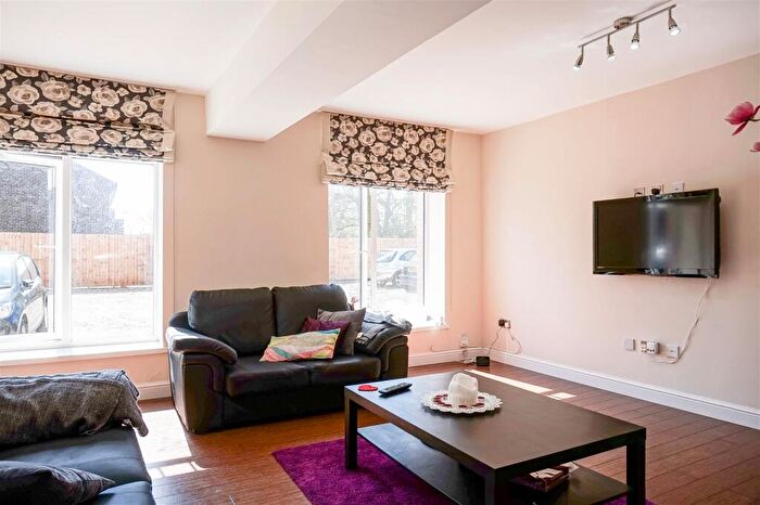 2 Bedroom Apartment To Rent In Ash Grove, Leeds, LS6