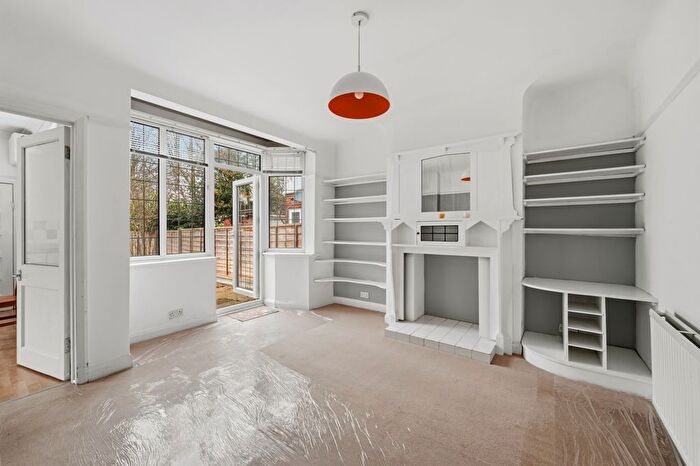 1 Bedroom Maisonette For Sale In Aboyne Drive, Raynes Park, SW20