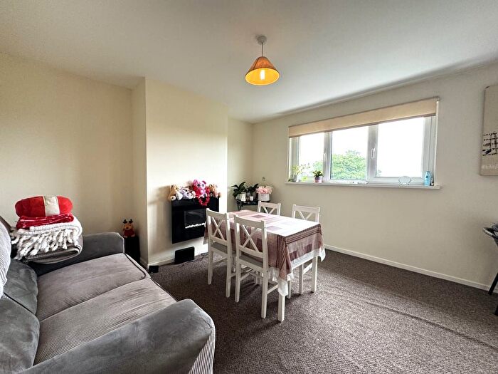 2 Bedroom Flat To Rent In Ilston Way, West Cross, Swansea, SA3