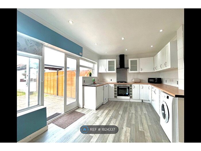 3 Bedroom Detached House To Rent In Adelphi Crescent, Hayes, UB4