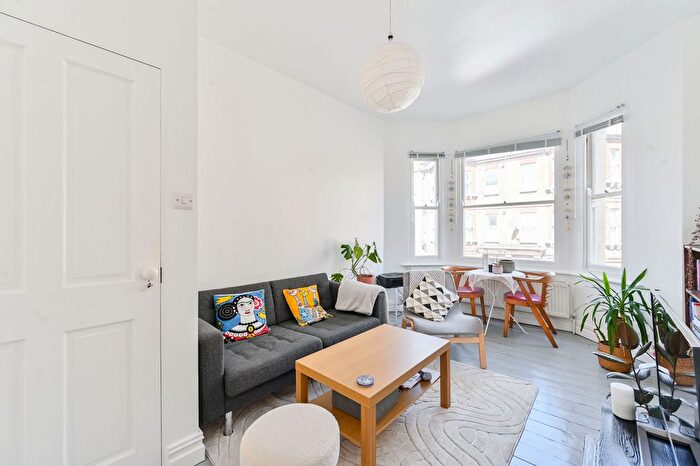 2 Bedroom Flat To Rent In Handforth Road, Oval, London, SW9