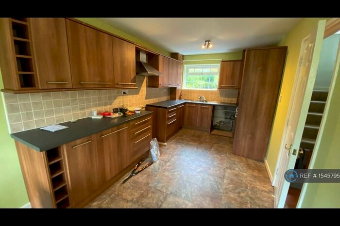 3 Bedroom End Of Terrace House To Rent In Chillingham Court, Newcastle Upon Tyne, NE6