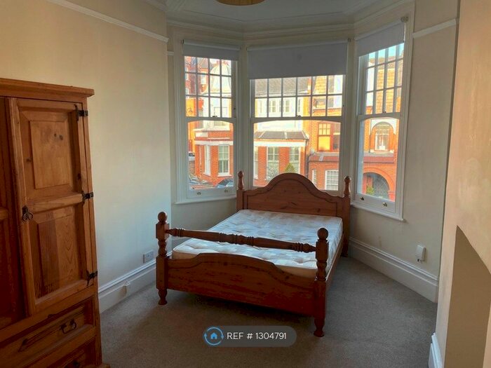 2 Bedroom Flat To Rent In Hillfield Park, Muswell Hill N10