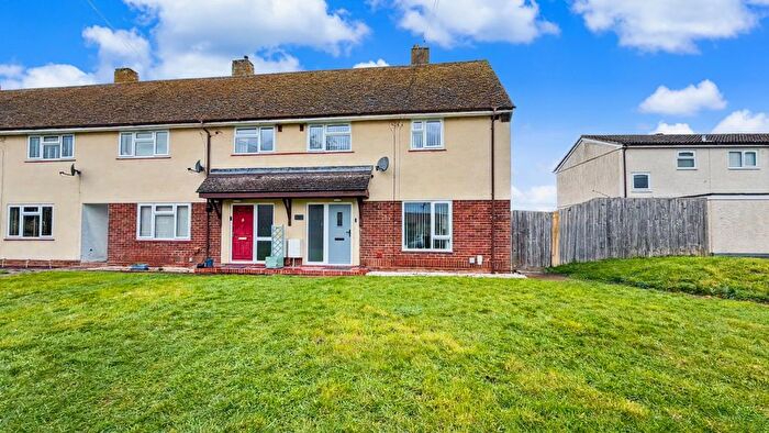 3 Bedroom End Of Terrace House For Sale In Willow Road, Ambrosden, OX25