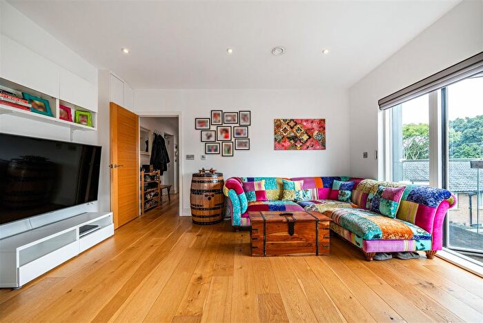 2 Bedroom Flat For Sale In Clarence Walk, Clapham, SW4