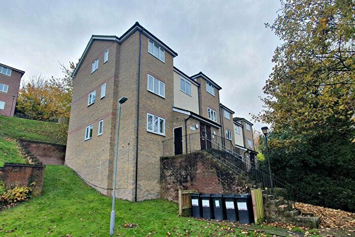 2 Bedroom Apartment To Rent In Lingfield Close, HP13