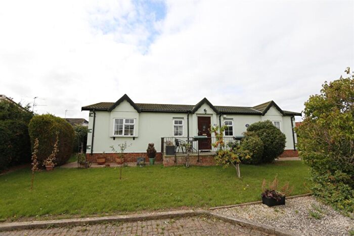 2 Bedroom Mobile Home For Sale In New Road, Clifton, SG17