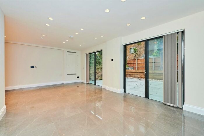 3 Bedroom Flat To Rent In Clifton Gardens, Little Venice, London, W9