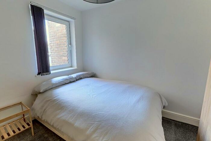 2 Bedroom Flat To Rent In - Berwick Street, L6