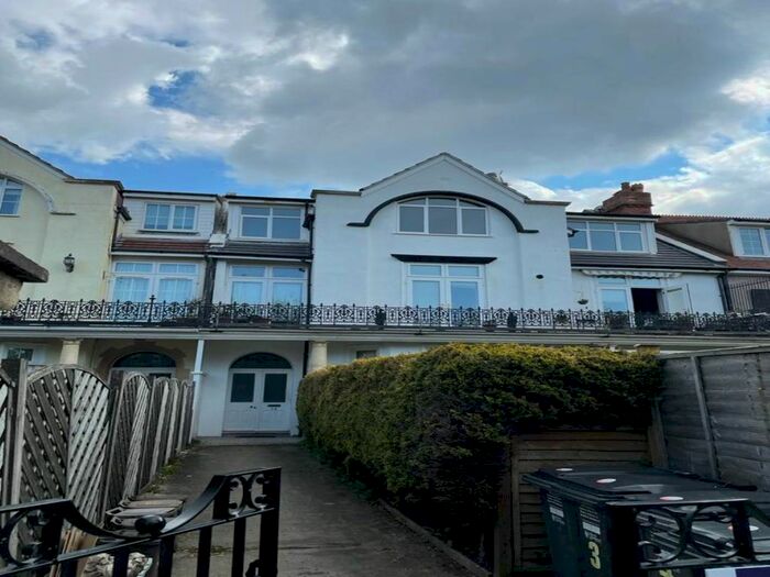 2 Bedroom Flat To Rent In Uphill Road North, Weston-Super-Mare, North Somerset BS23