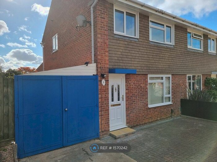 3 Bedroom Semi-Detached House To Rent In Cowgill Close, Northampton, NN3