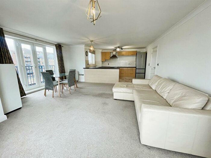 2 Bedroom Flat To Rent In Argent Street, Grays, RM17