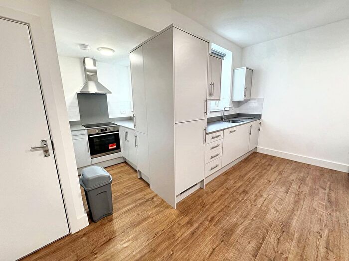 2 Bedroom Flat To Rent In The Broadway, Southall, UB1