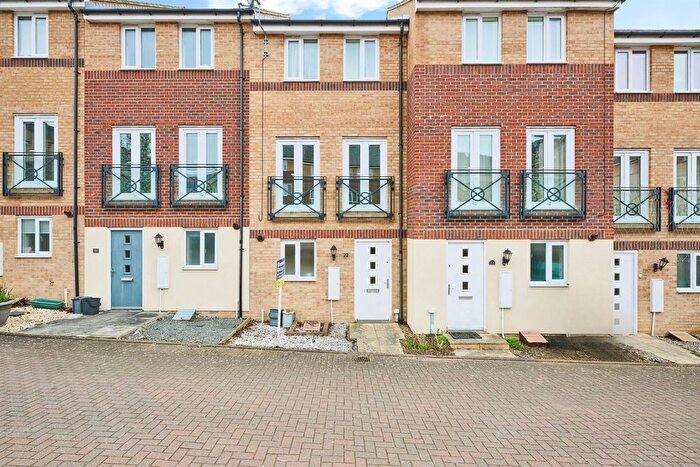 3 Bedroom Terraced House For Sale In Teasel Way, Hampton Centre, Peterborough, PE7