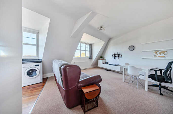 2 Bedroom Apartment For Sale In Queens Corner, Queens Road, Hersham, KT12