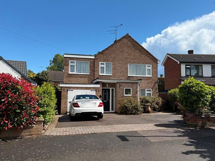 4 Bedroom Detached House For Sale In Sunningdale Avenue, Kenilworth, CV8