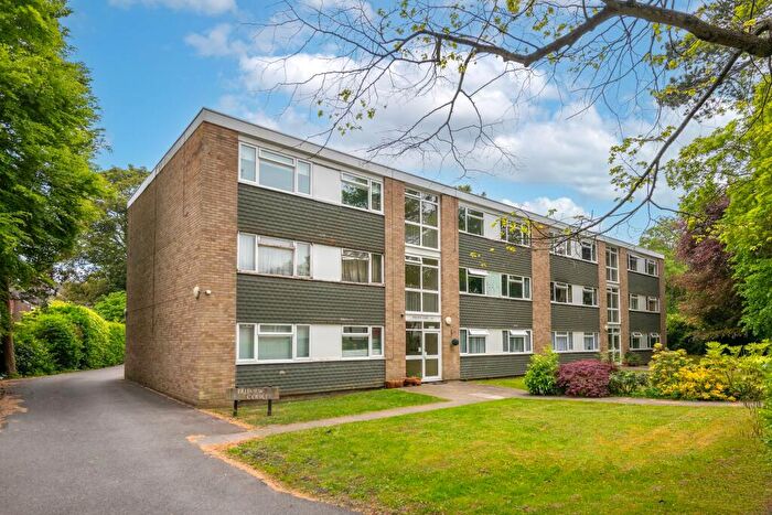 2 Bedroom Flat For Sale In Wray Common Road, Reigate, RH2