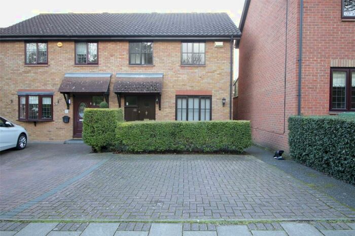 3 Bedroom End Of Terrace House To Rent In Larch Grove, Sidcup, DA15