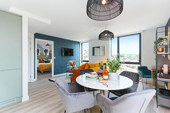 2 Bedroom Apartment For Sale In Calibra Court, Kimpton Road, Luton, LU2