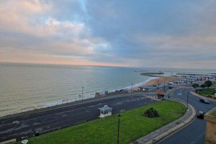2 Bedroom Flat To Rent In D'este Road, Ramsgate, CT11