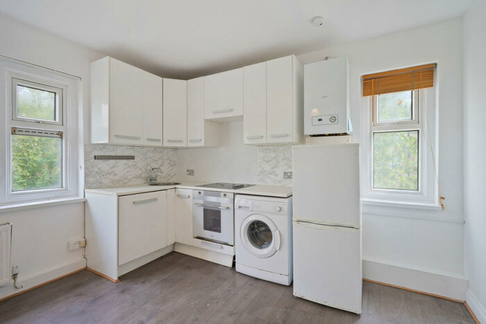 1 Bedroom Flat To Rent In Lower Richmond Road, London, SW14