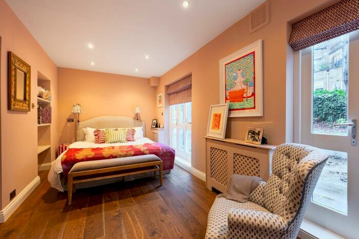 2 Bedroom Flat To Rent In Cambridge Gardens, North Kensington, London, W10